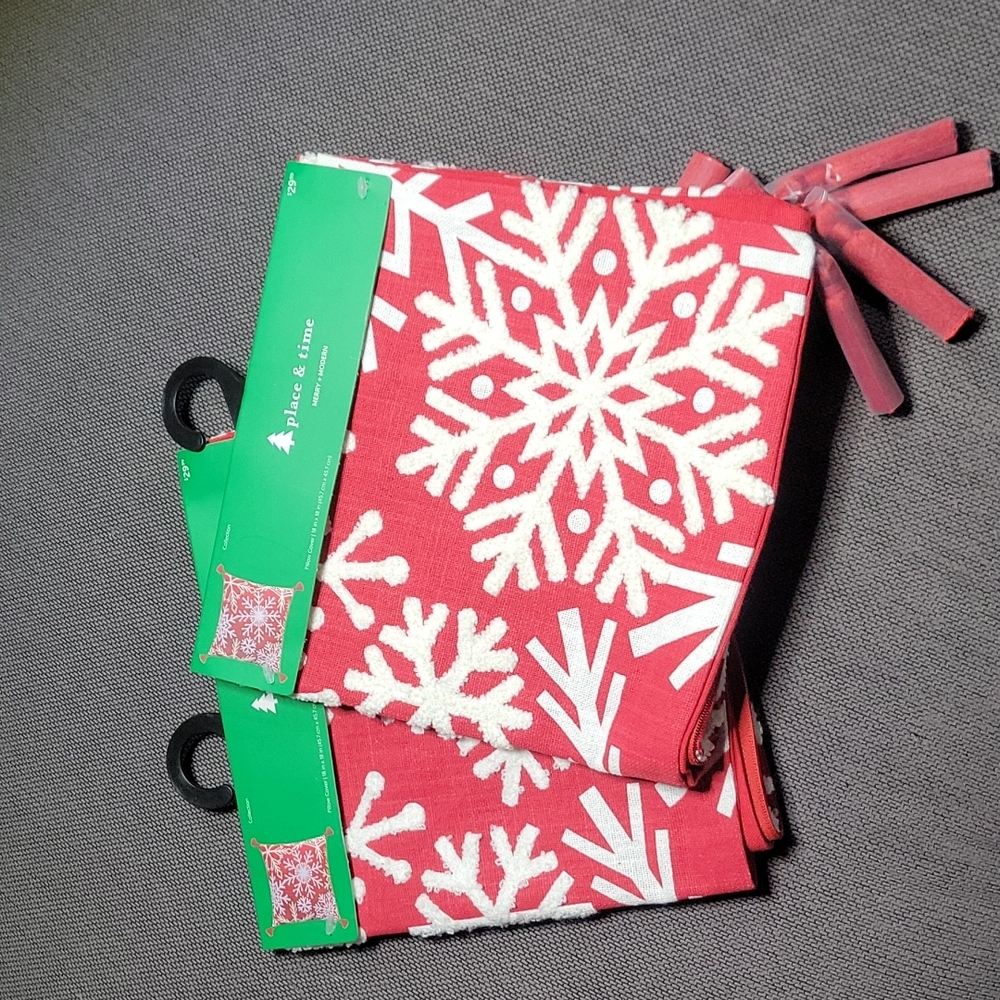 NWT 2pc COVERS PILLOW Christmas snowflake, red & white, by Place & Time